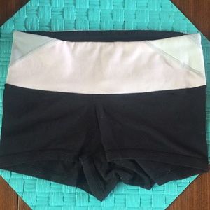 Lululemon boogie shorts size 2